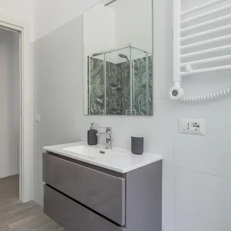 Domus Ponte Lungo Apartment *