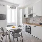 Domus Ponte Lungo Διαμέρισμα *